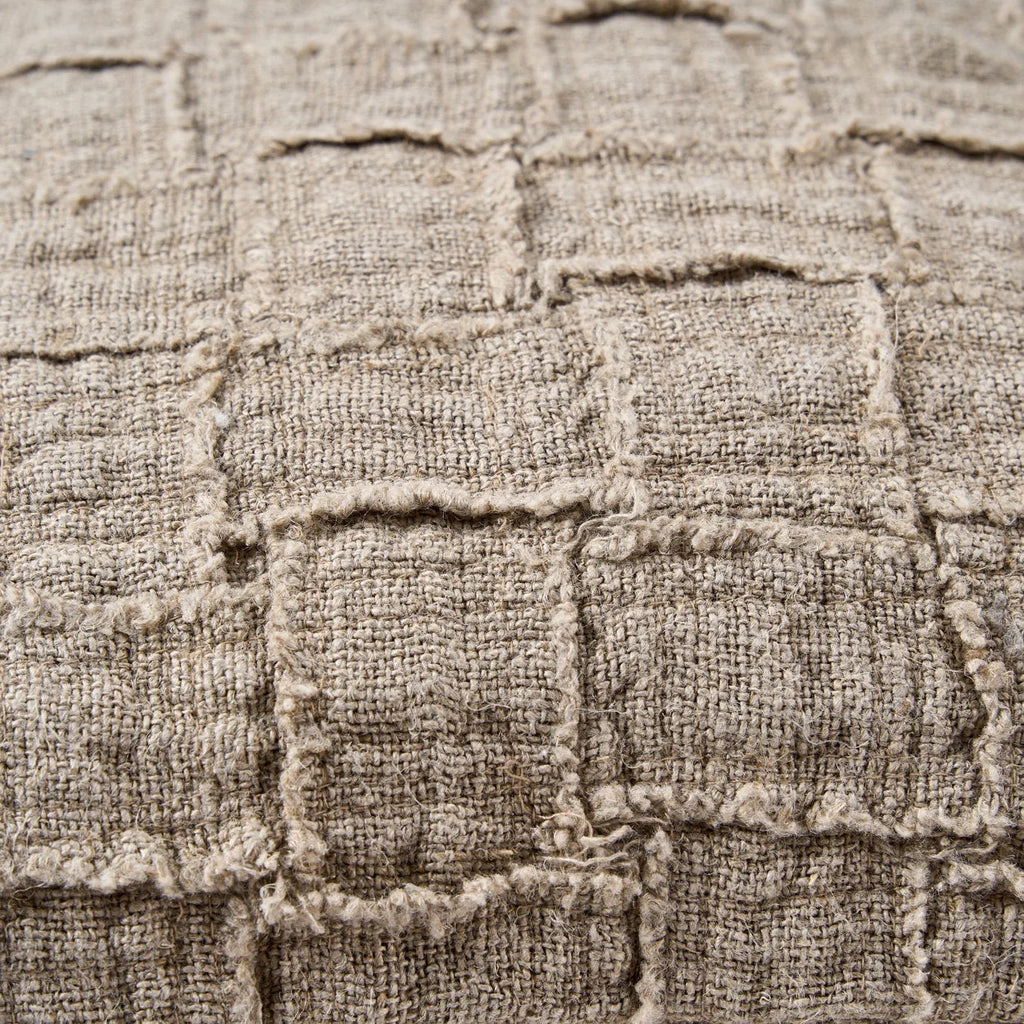 Housse de coussin en lin beige à carreaux relief texturés