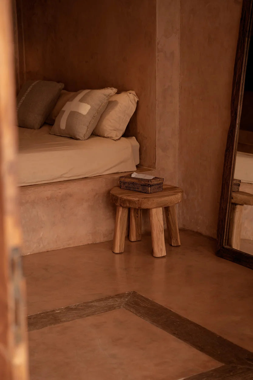 Tabouret rustique en bois à 3 pieds solides, plateau rond plat