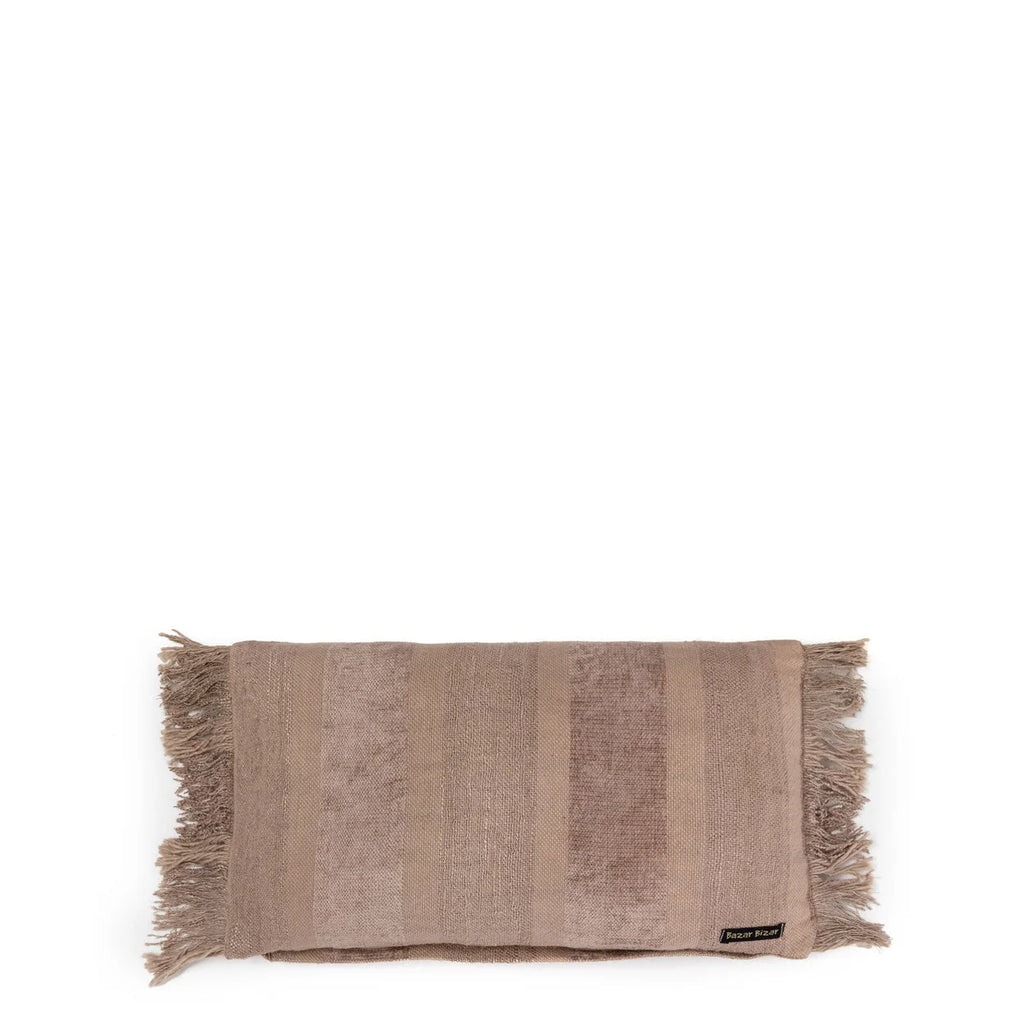 Tapis rectangulaire beige en velours côtelé avec franges, idéal pour la décoration