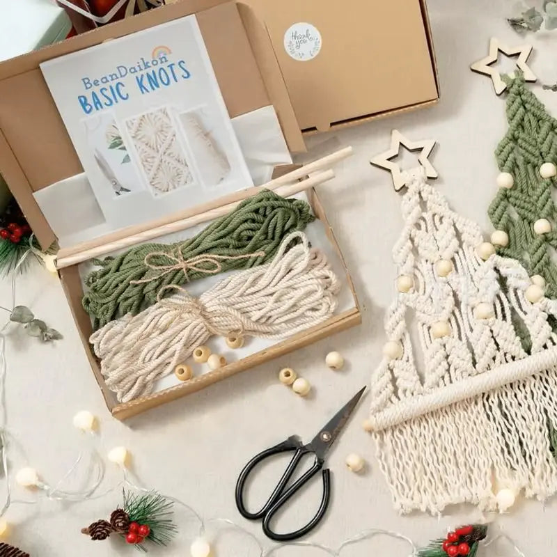 Kit d'accessoires pour créer deux arbres de Noël en macramé, avec étoiles en bois et perles