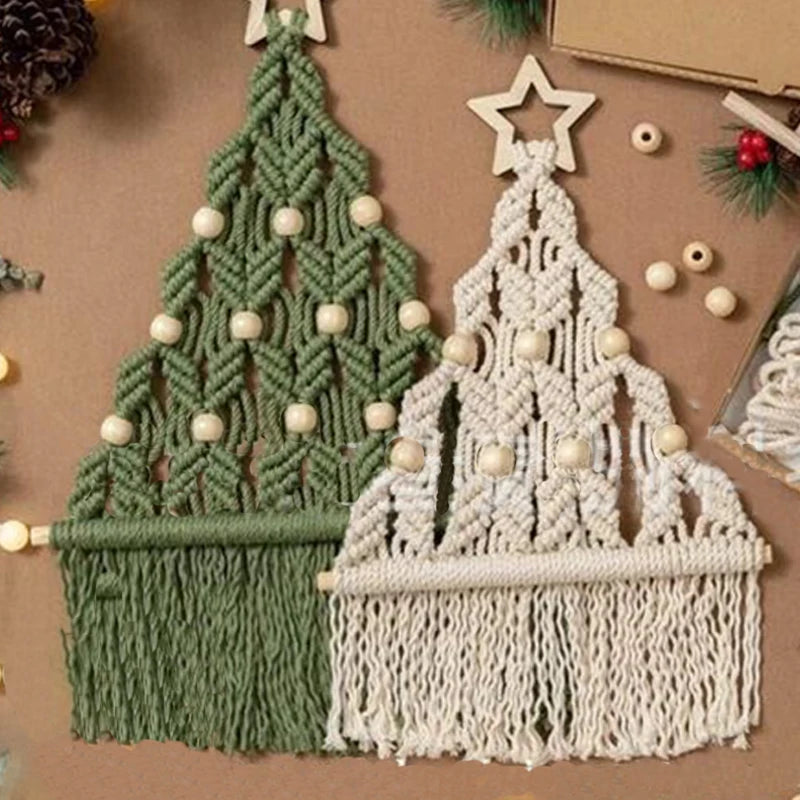 Détail des fils de coton vert et écru inclus dans le kit DIY pour arbres de Noël en macramé