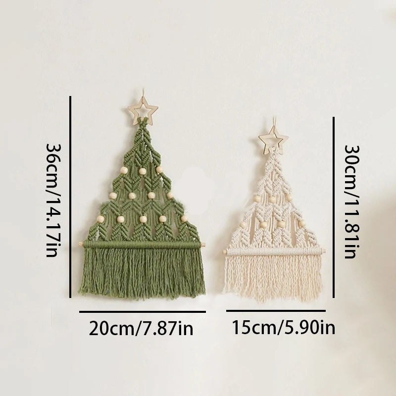 Dimensions des arbres de Noël en macramé : 36 cm pour le vert et 30 cm pour l’écru