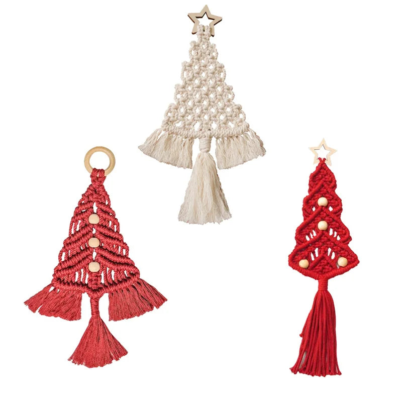 Décorations artisanales créées à partir du kit sapins en macramé