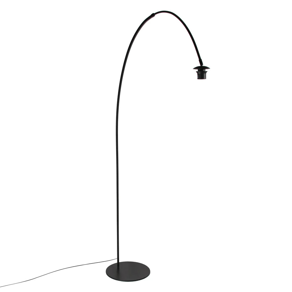 Base de lampe arc en métal noir mat, abat-jour rotin ajouré naturel, H180 cm