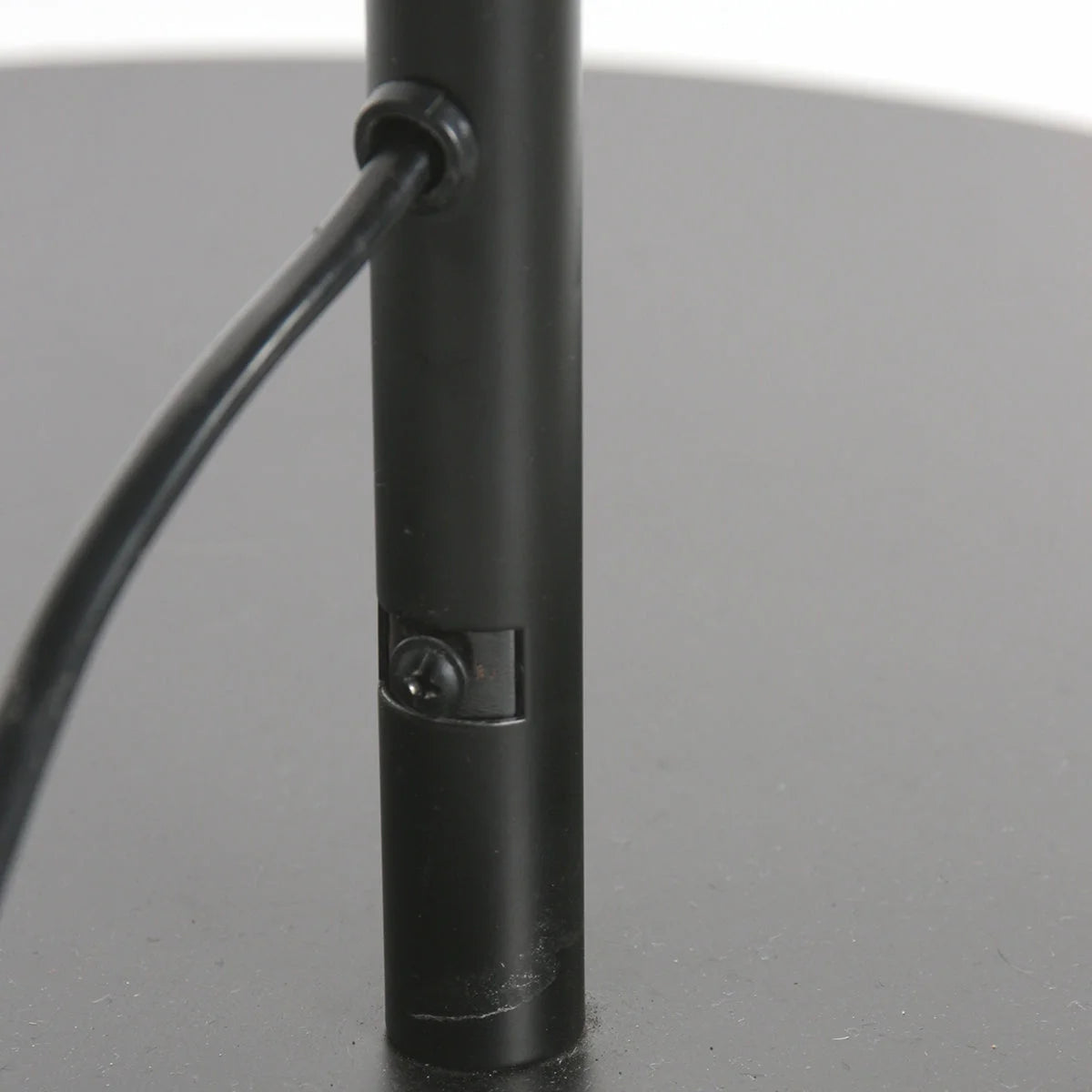 Base cylindrique noire mate pour lampadaire arc métal noir H180 cm