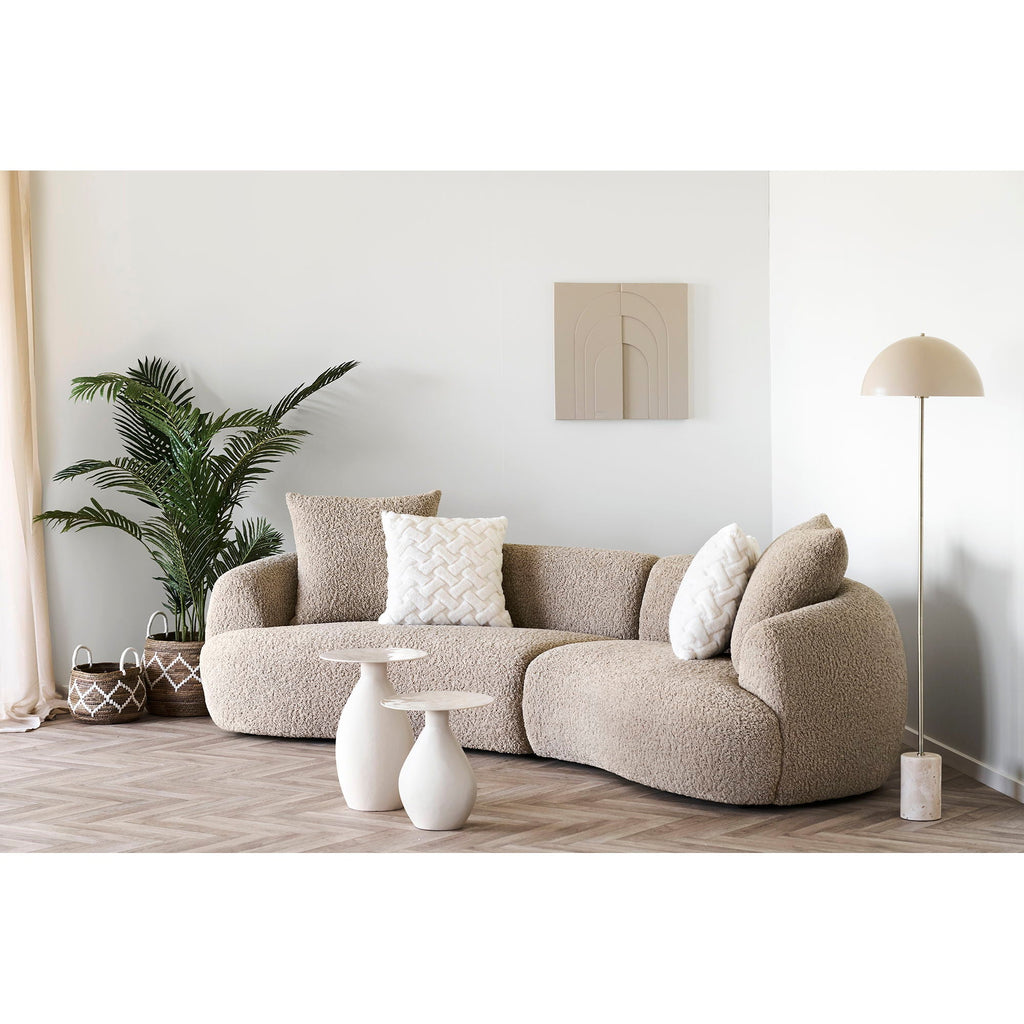 Canapé sectionnel courbé beige en tissu moelleux avec coussins