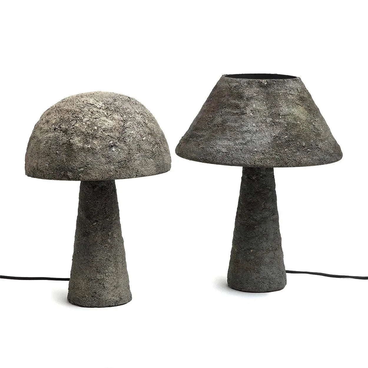 Lampe à poser en béton gris texture brute forme conique – H38 cm