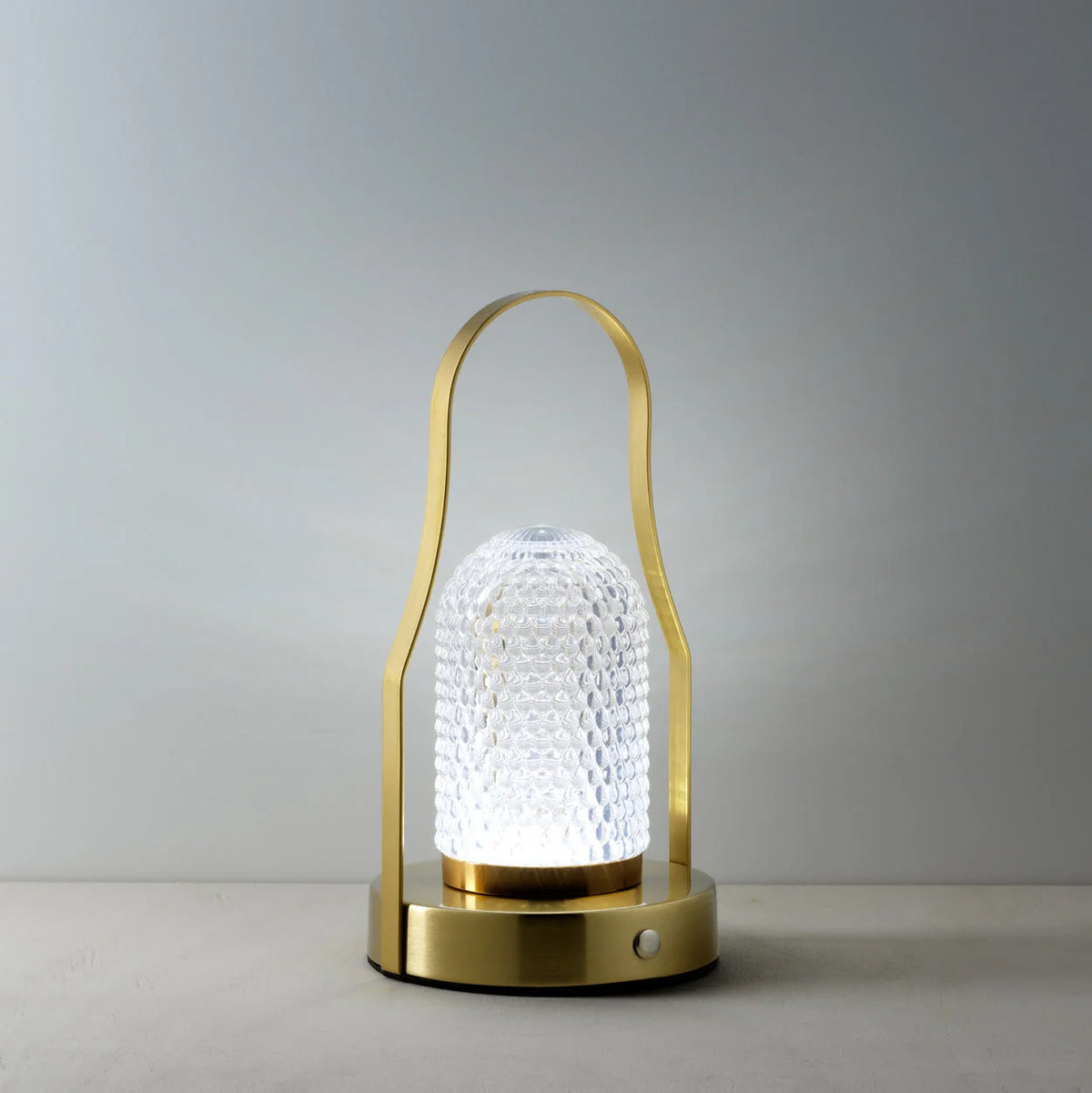 Lampe à poser effet lanterne en laiton et verre texturé, H23 cm