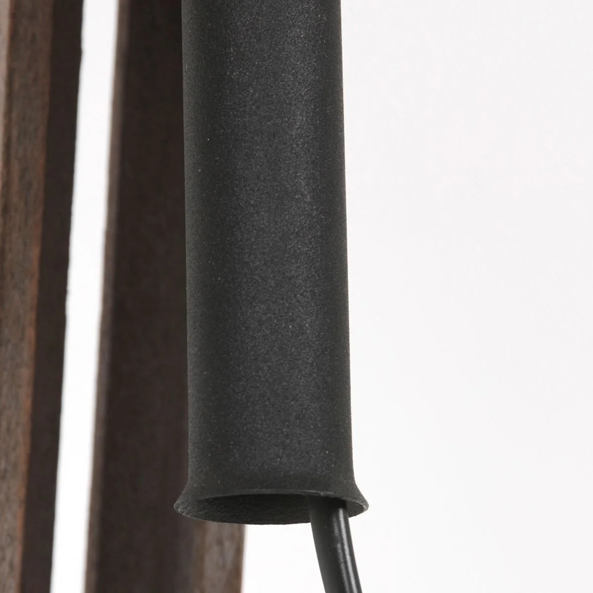 Tube en métal noir pour lampe sur pied trépied en bois avec abat-jour en tissu noir