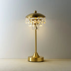 Lampe de table en laiton doré, abat-jour dôme et pampilles cristal, H33 cm