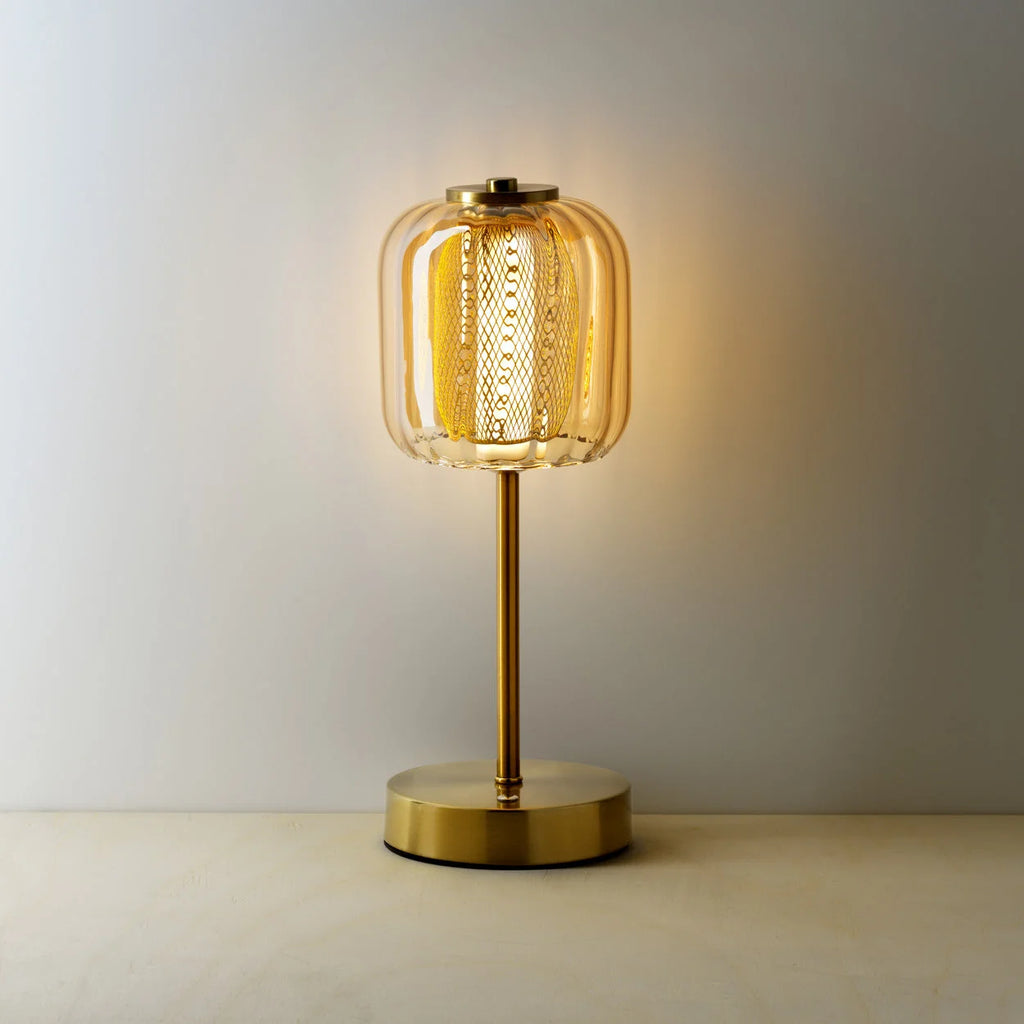Lampe de table en laiton brossé et verre nervuré ambré H32 cm