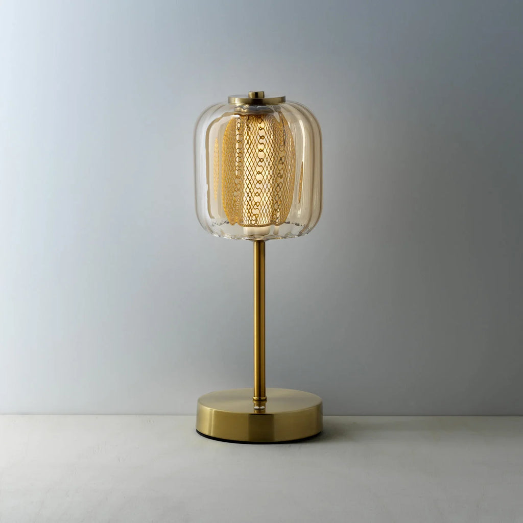 Lampe de table en laiton brossé et verre ambré nervuré H32 cm