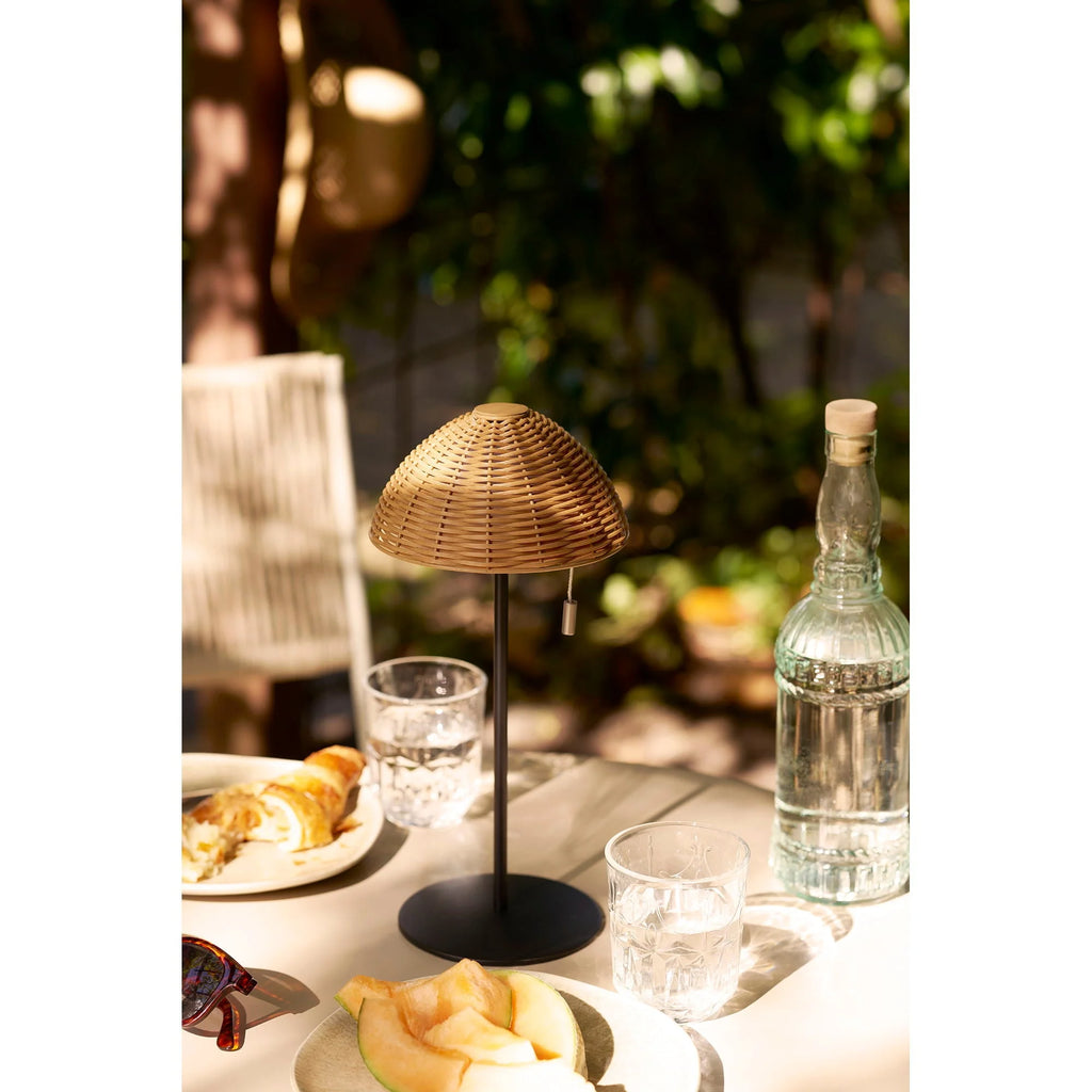 Lampe de table en rotin tressé naturel pied métal noir H32 cm