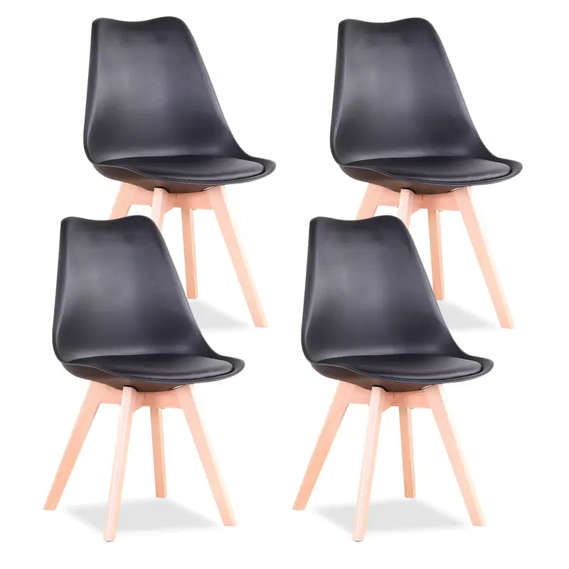 Lot de 4 chaises scandinaves noires sur fond blanc