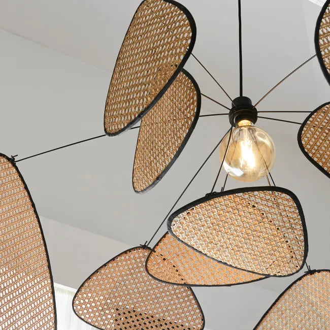 Lustre en rotin tressé naturel ASAKA – Forme feuilles d’Oxalis