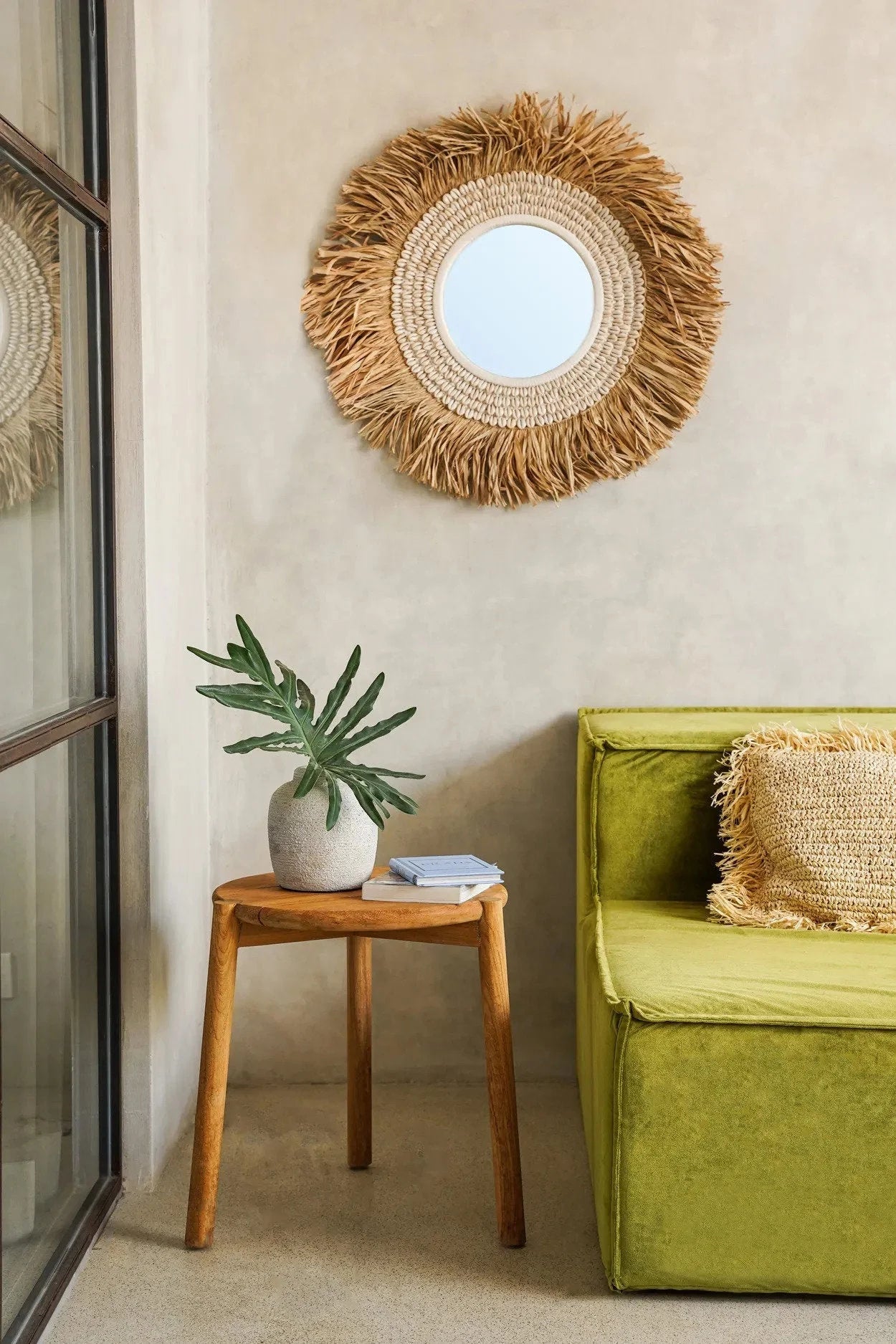 Miroir rond 75 cm avec cadre en raphia et coquillages naturels blancs