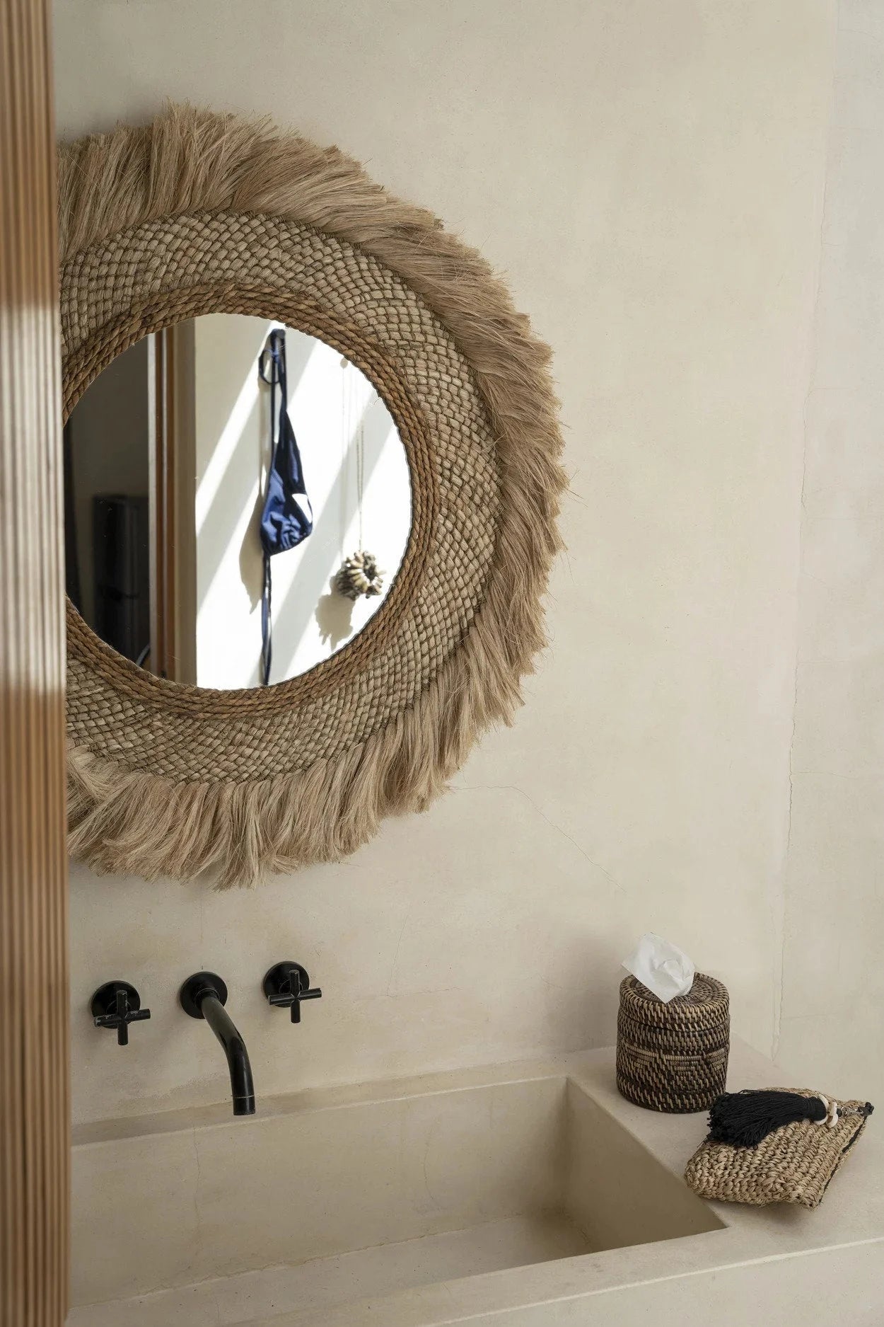 Miroir rond en fibres naturelles avec franges soleil, Ø85 cm