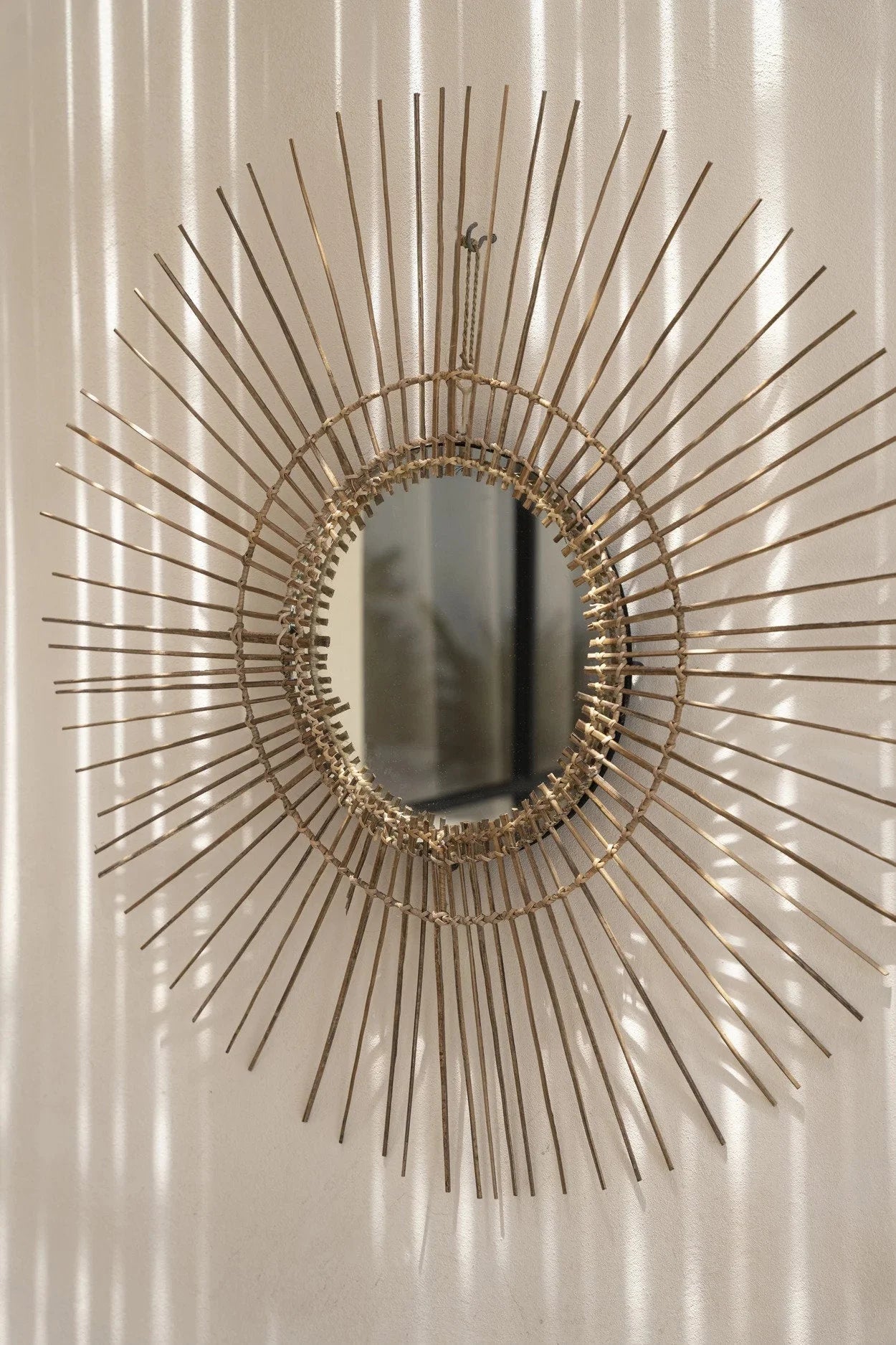 Miroir rond en rotin naturel avec cadre métallisé, style vintage 85 cm
