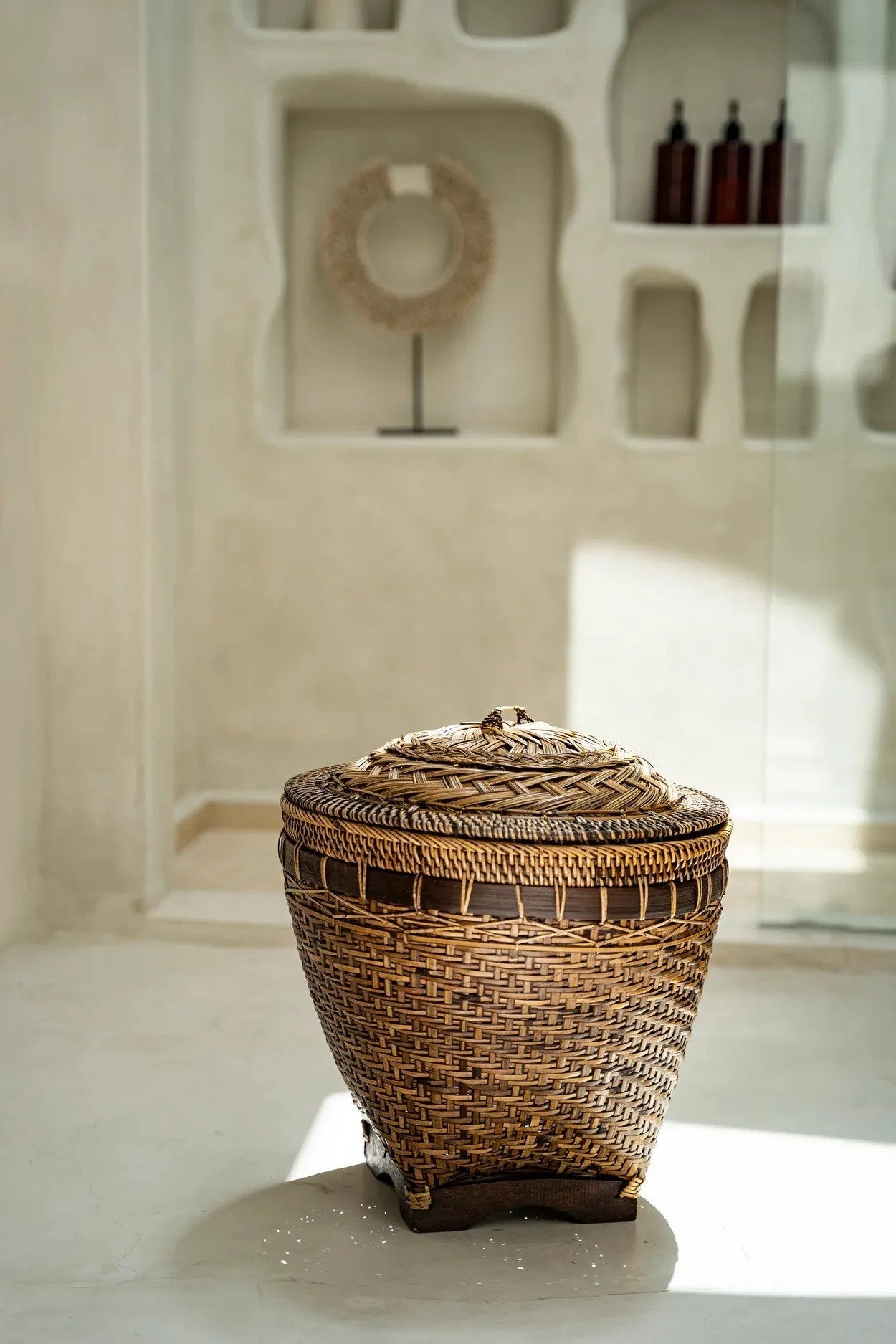 Panier de rangement cylindrique en rotin naturel avec couvercle décoratif – H45 cm