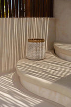 Panier de rangement en pandan et coquillages naturel blanc avec texture et deux tons