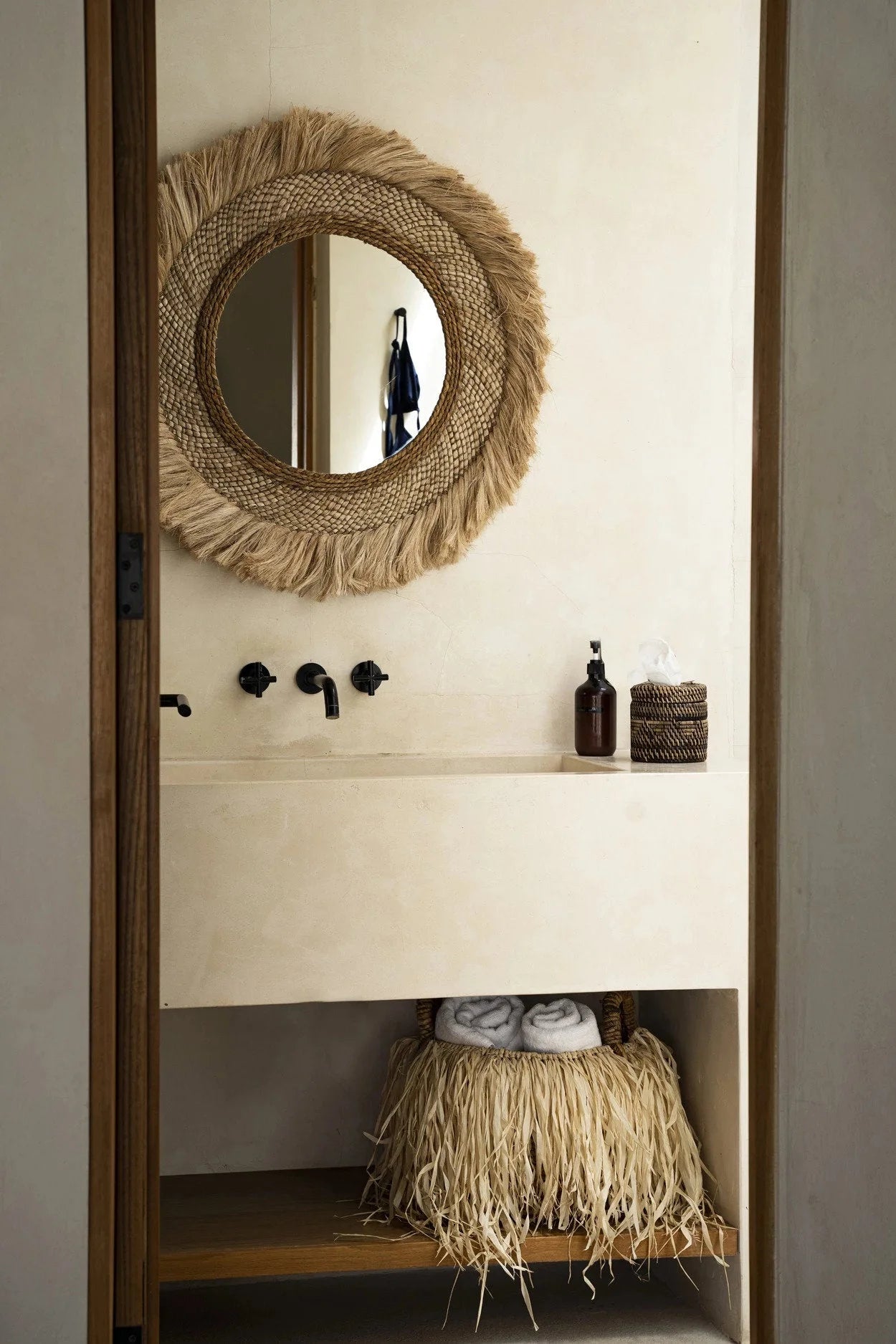 Panier de rangement rond en feuilles de bananier avec franges en raphia naturel – Ø33 cm