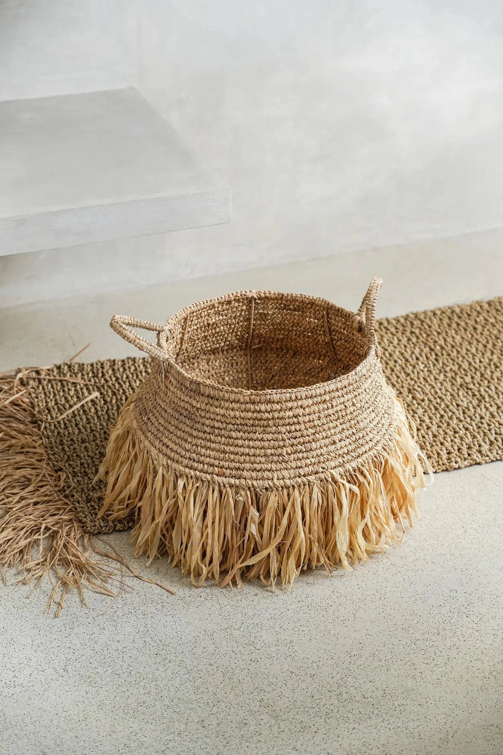Panier en raphia naturel avec franges – 30 x 36 cm