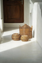 Panier en rotin foncé avec coquillages cauris 23 cm