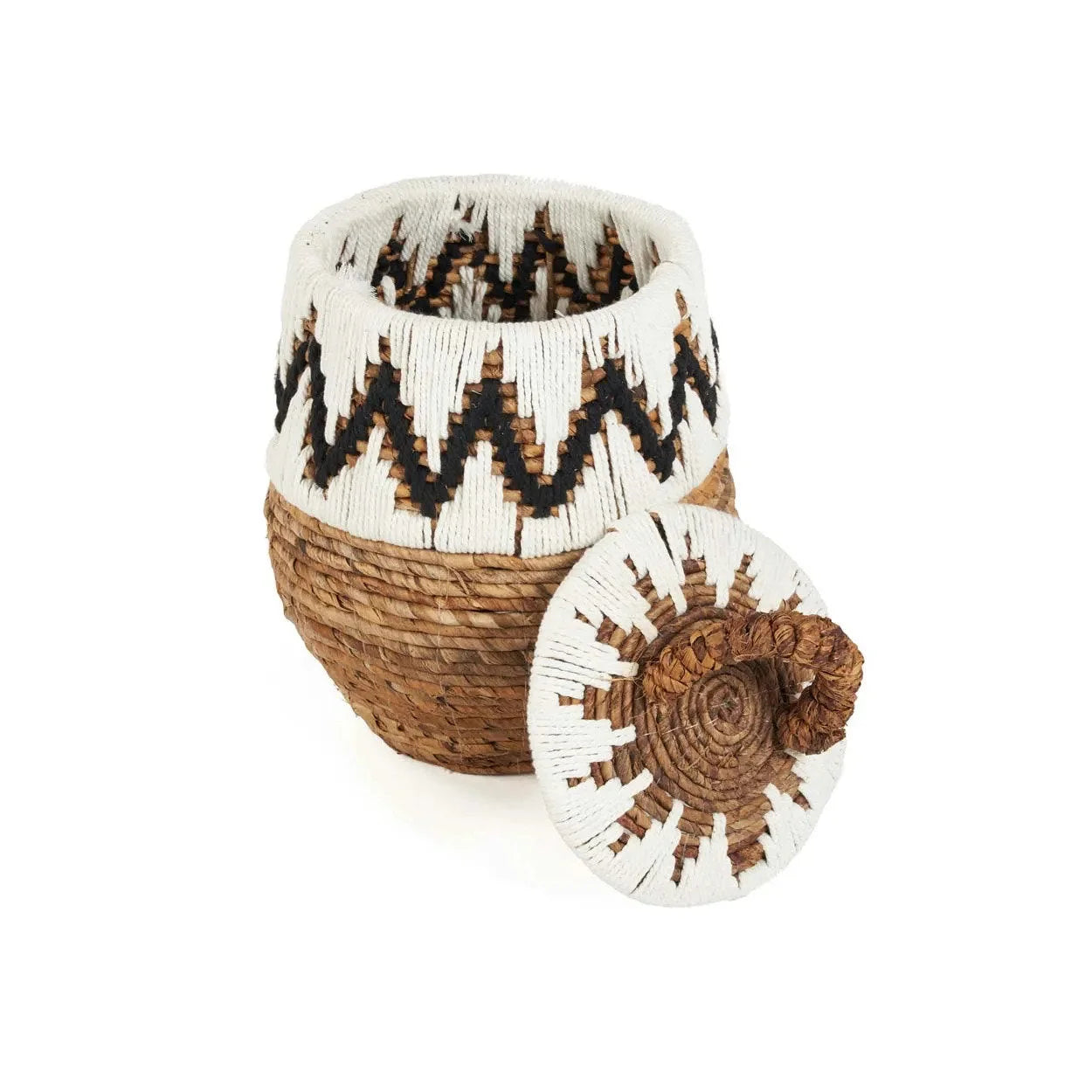 Panier en rotin motif zigzag blanc et marron avec anse décorative