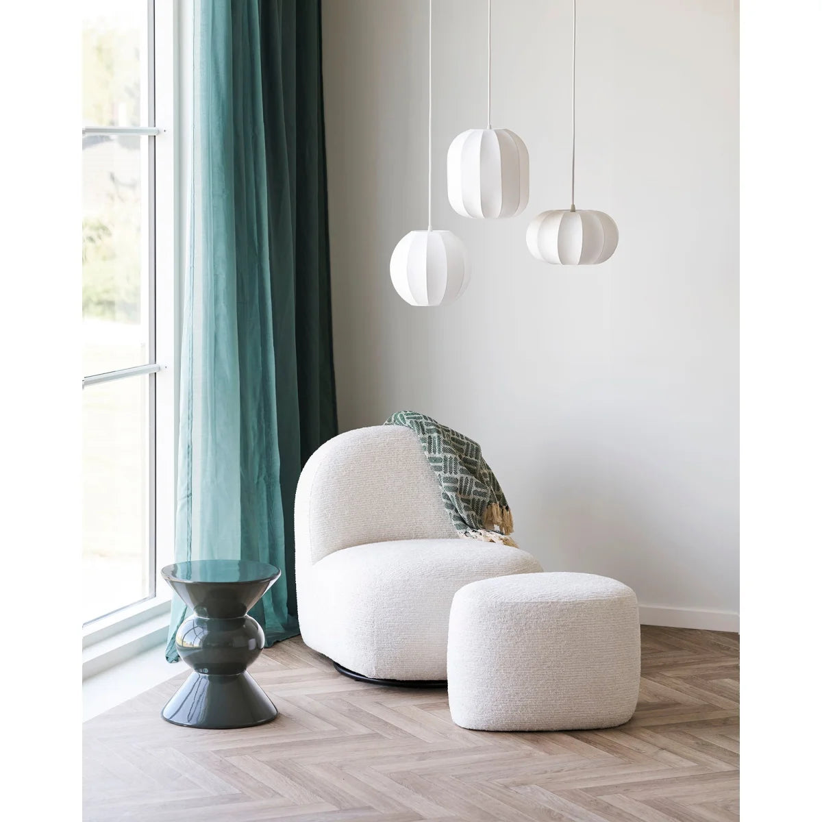 Fauteuil crème moelleux avec pouf et plaid vert-écru réversible 130x180 cm