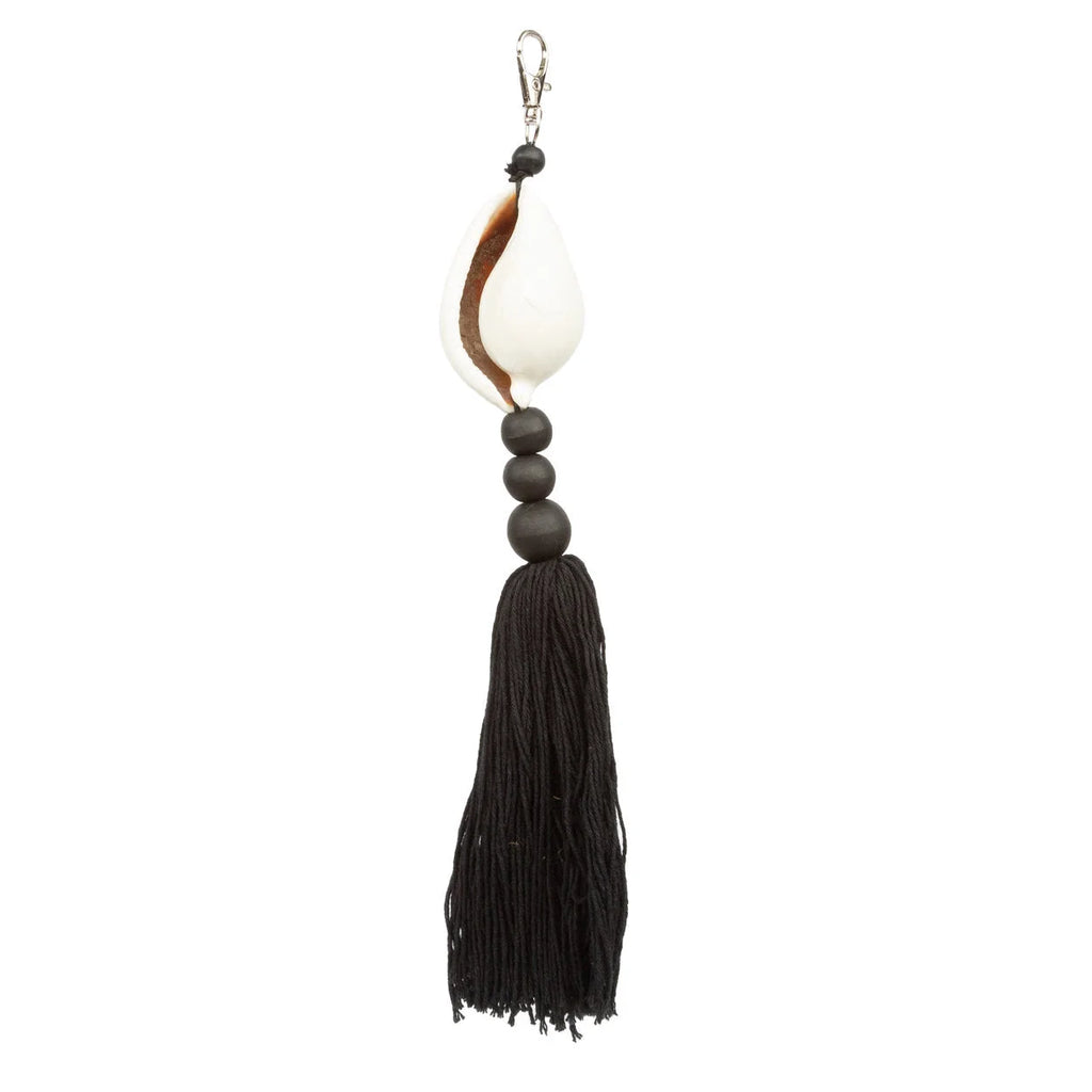 Porte-clés coquillage cauri noir et blanc avec pompon en coton et perles