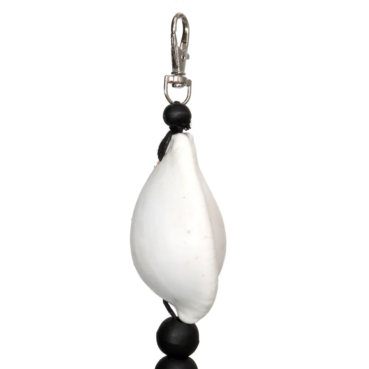 Pendentif goutte blanche avec perles noires et fermoir argenté