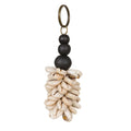 Porte-clés décoratif en coquillage beige, perles bois noir et anneau laiton