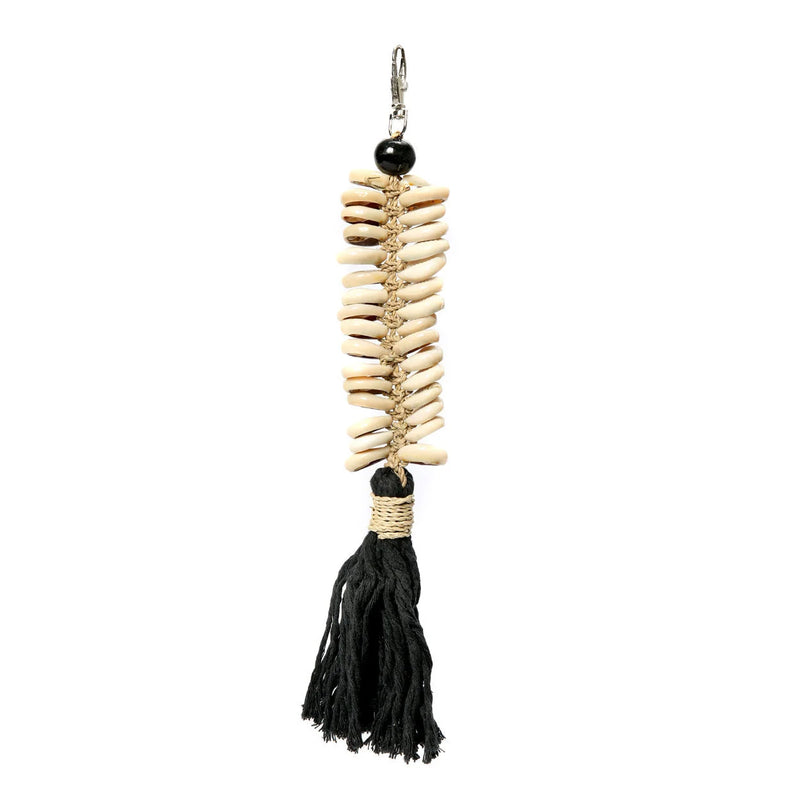 Porte-clés en macramé noir avec coquillages et pompon coton