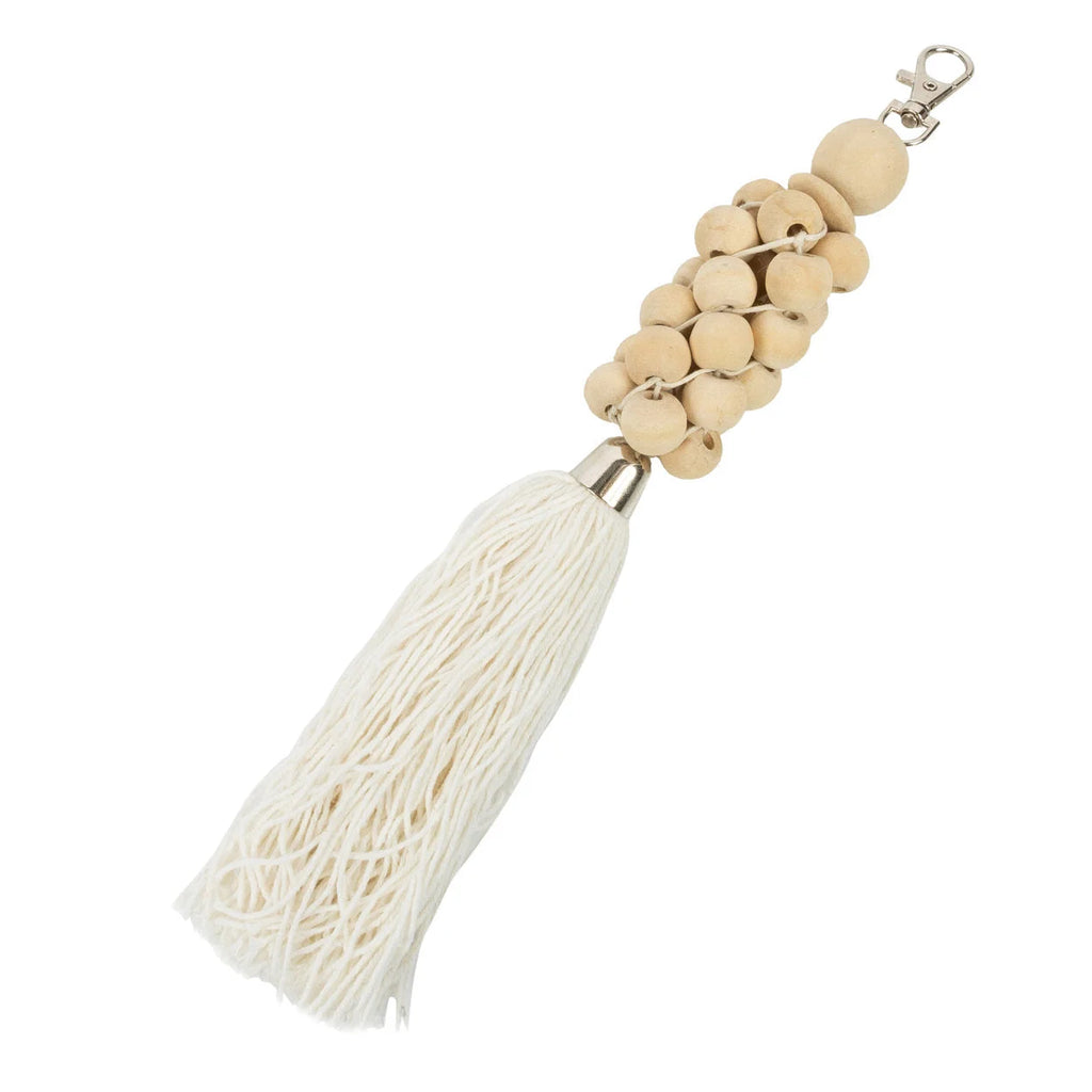 Porte-clés pompon écru avec perles en bois et mousqueton
