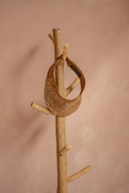 Portemanteau en bois de teck clair base béton forme arbre – H150 cm