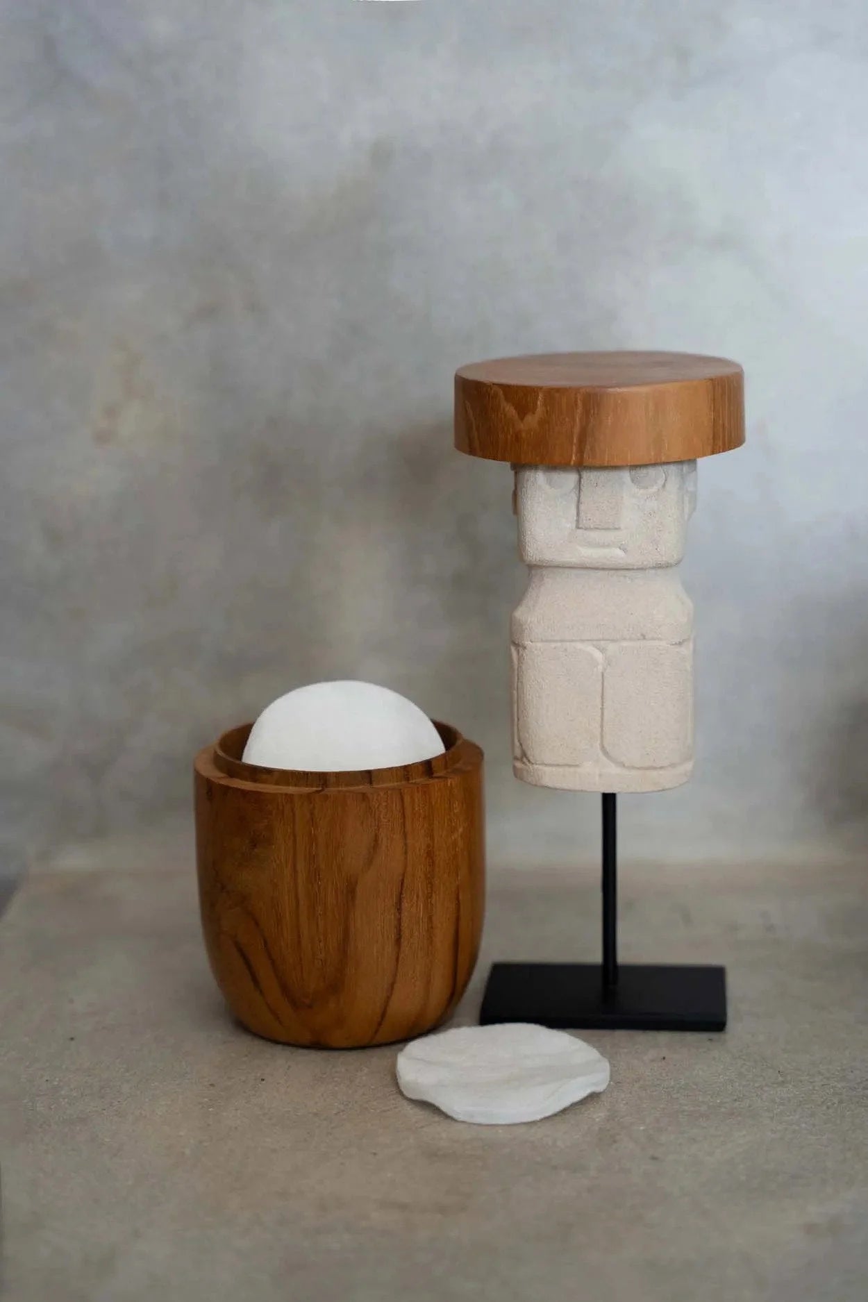 Pot en teck sculpté cylindrique – Bois naturel