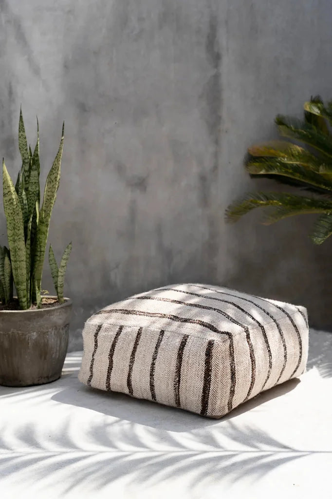 Coussin de sol carré rayé Le pouf Oh My Gee - Blanc bohémien élégant et confortable