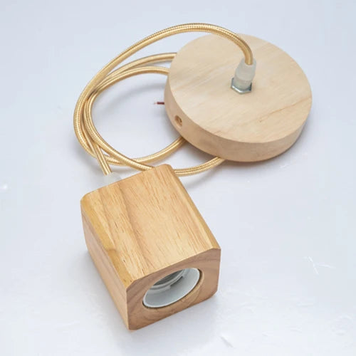 suspension en bois clair variante 1