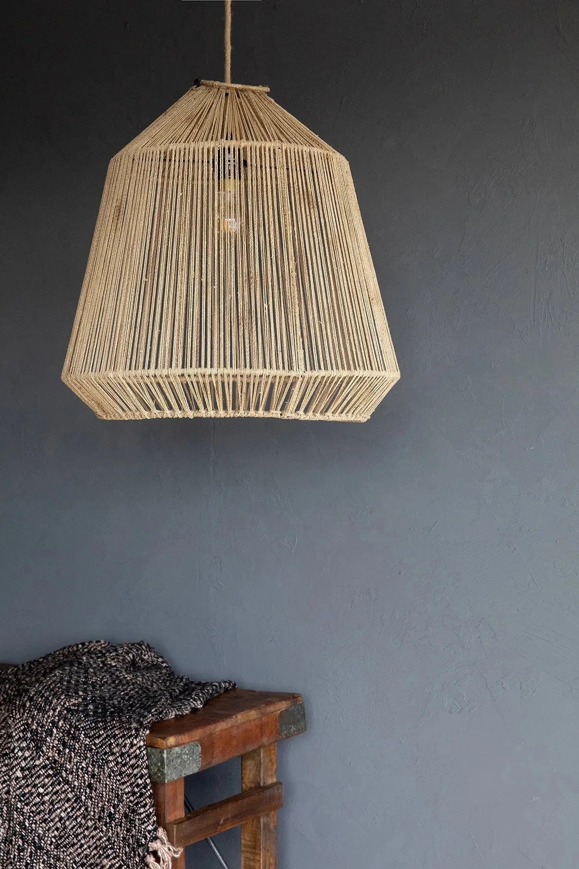 Suspension conique en corde tressée naturelle pour salon ou chambre – Ø50 cm