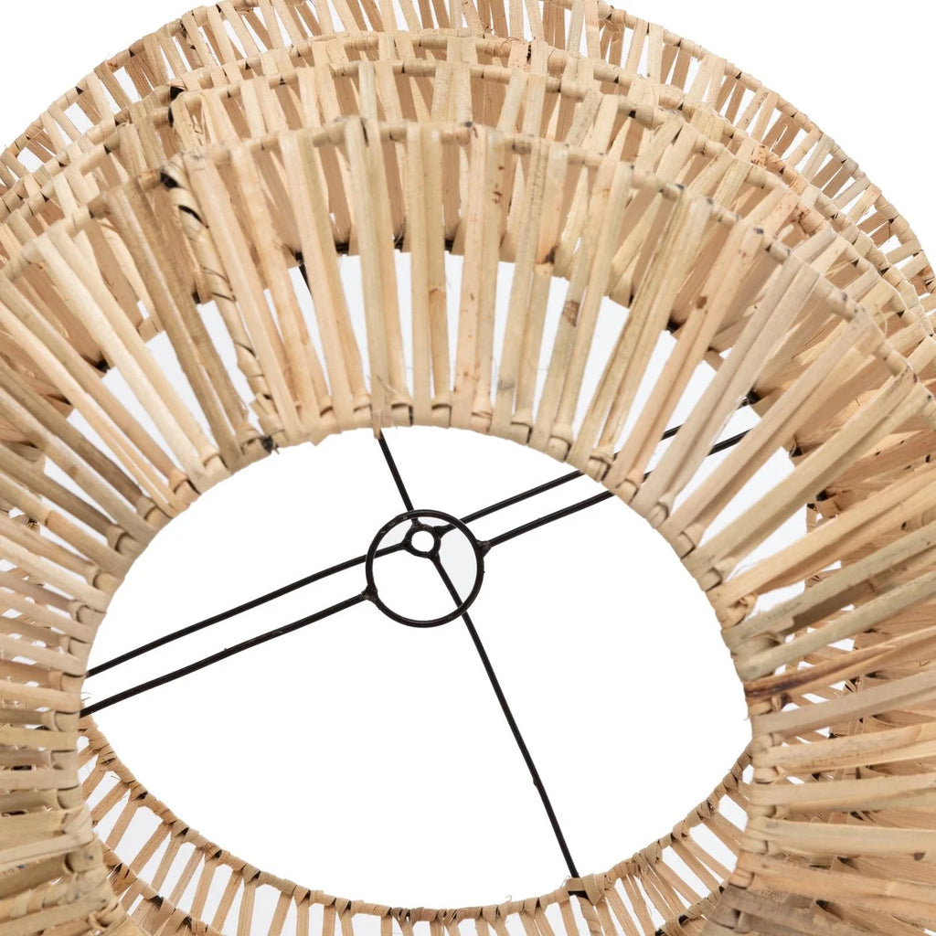 Suspension conique en rotin naturel avec cadre en métal noir pour décoration intérieure
