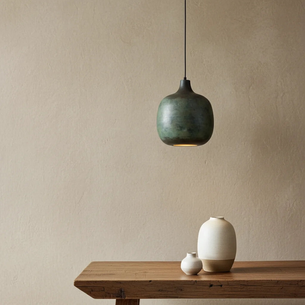 Suspension métal patiné vert-de-gris intérieur doré avec texture subtile Ø38 cm