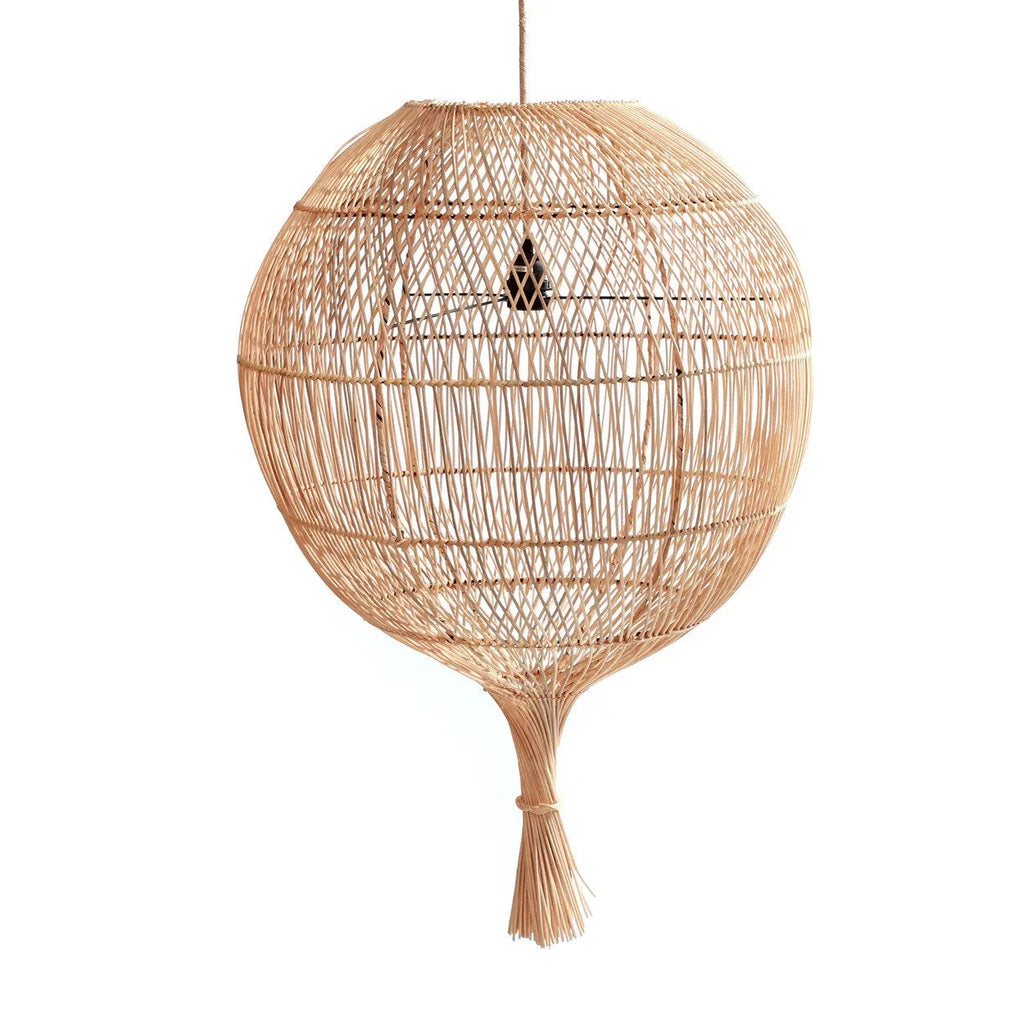 Suspension ovale en rotin naturel ajouré avec tapered bottom et tassel détail