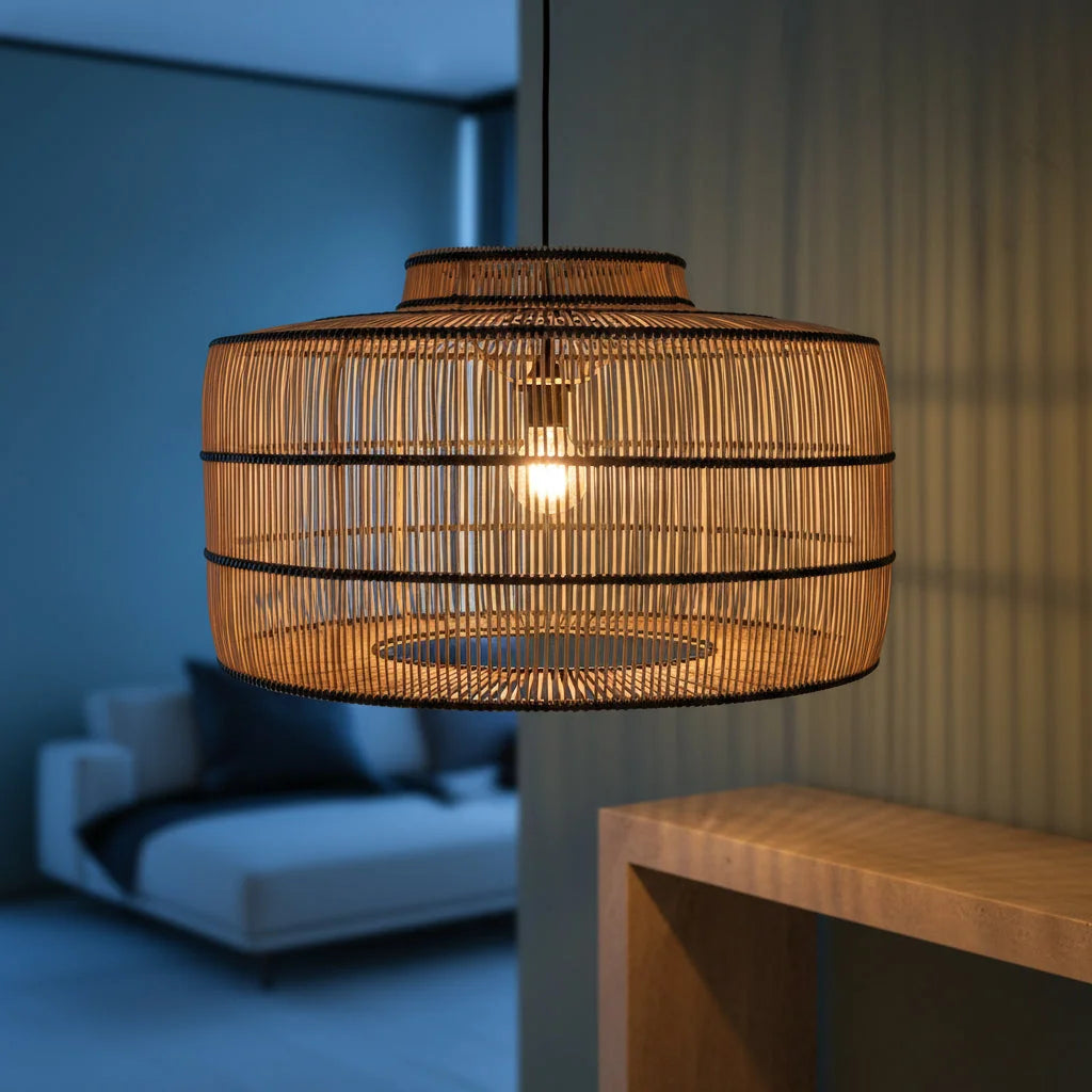 Suspension en rotin ajouré naturel et noir, forme tambour Ø61 cm