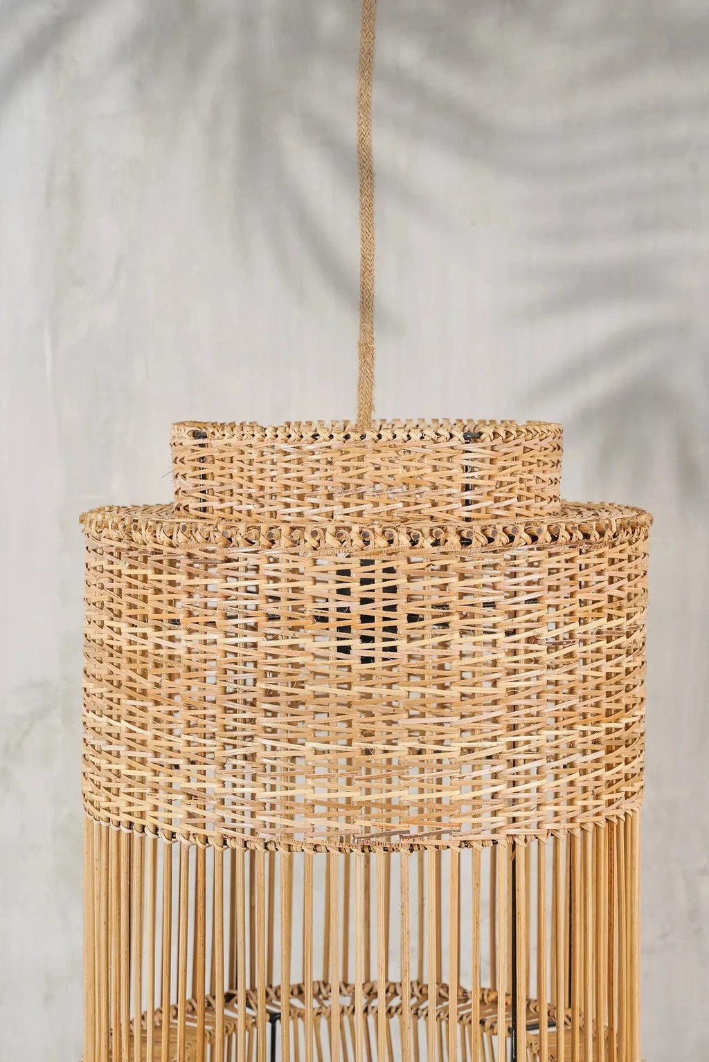 Suspension en rotin tressé naturel à niveaux avec luminaire en bambou Ø30 cm