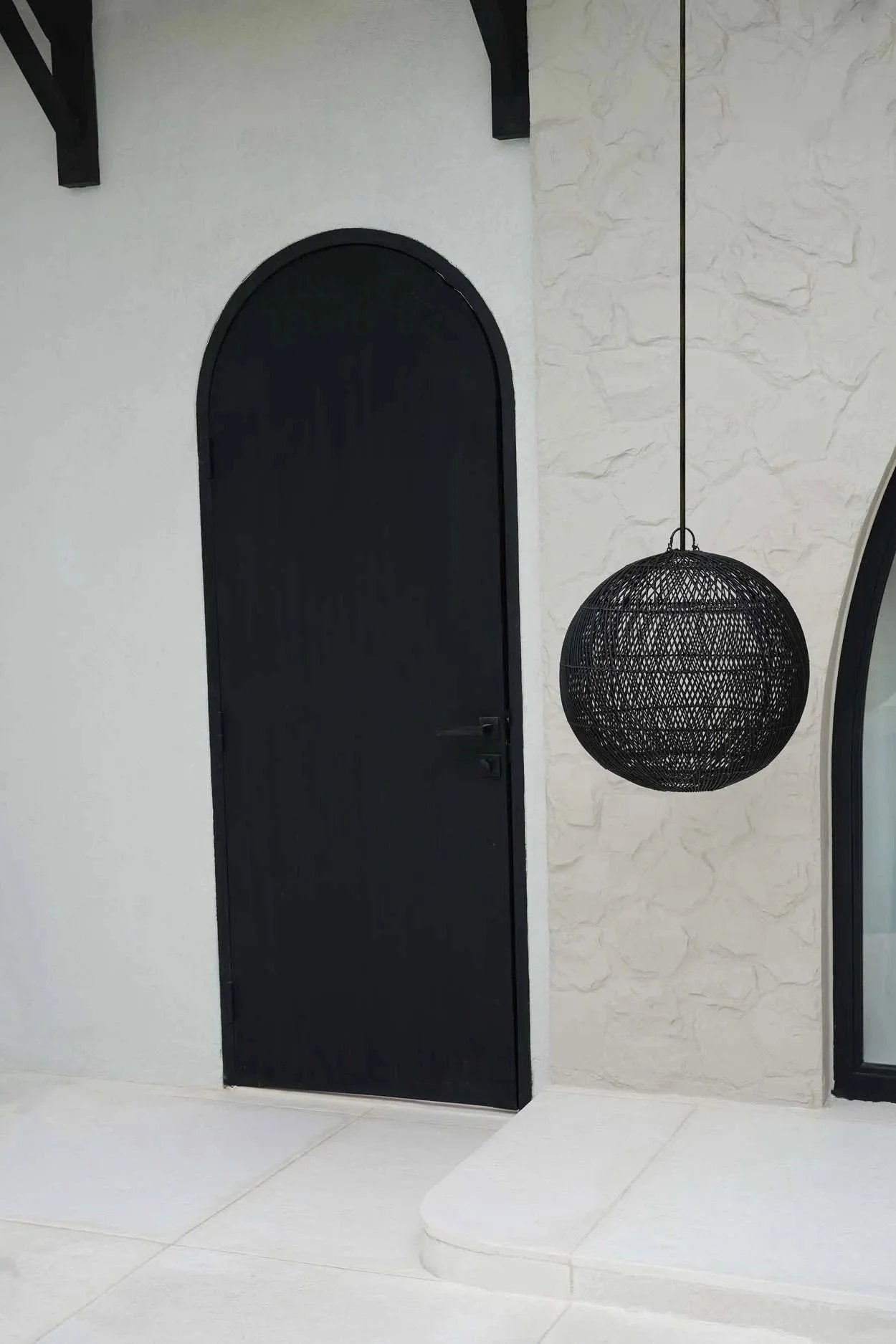 Suspension en rotin tressé – Noir ajouré – Ø50 cm