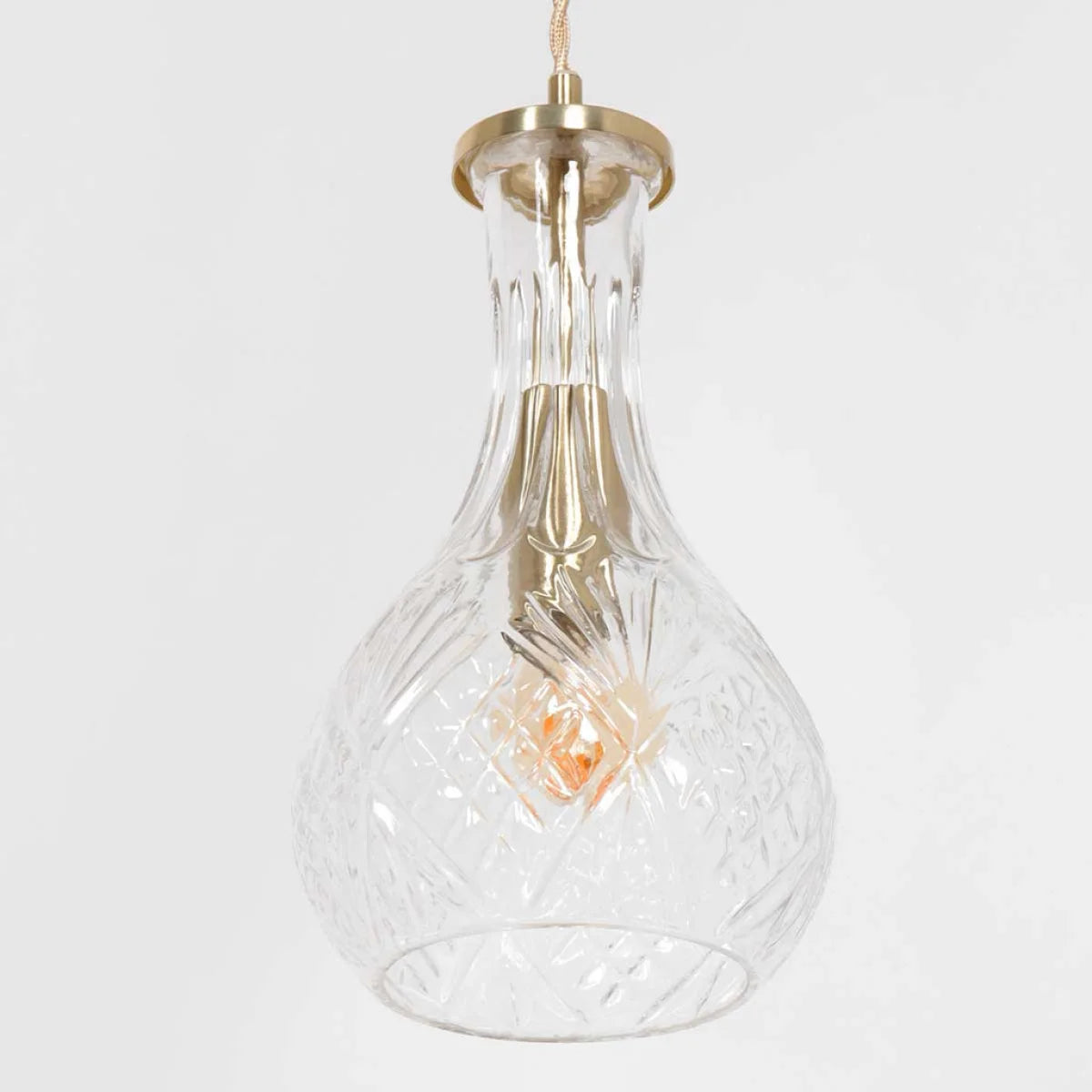 Suspension en verre taillé transparente avec fixation en laiton doré et ampoule à filament
