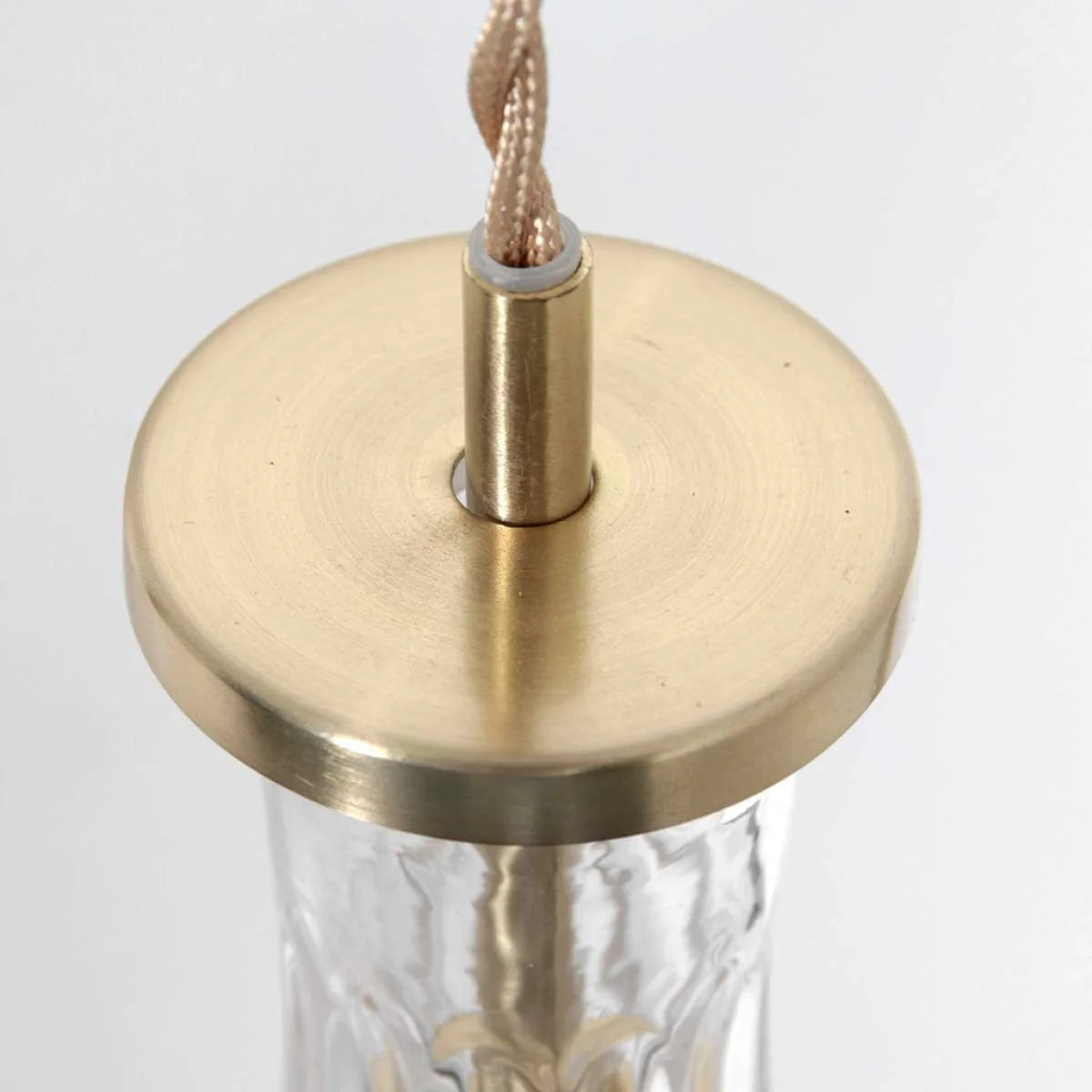 Suspension en verre taillé transparent et laiton doré avec cordon torsadé, diamètre 14 cm