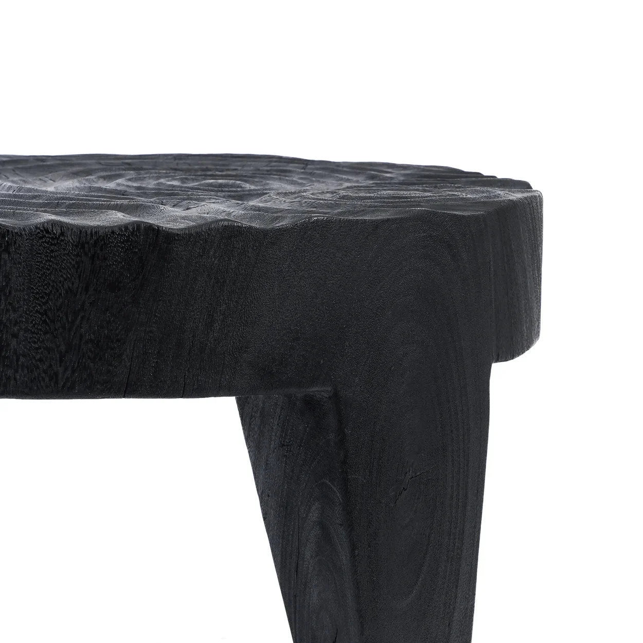 Table basse en bois de suar noir forme organique – 61x61 cm