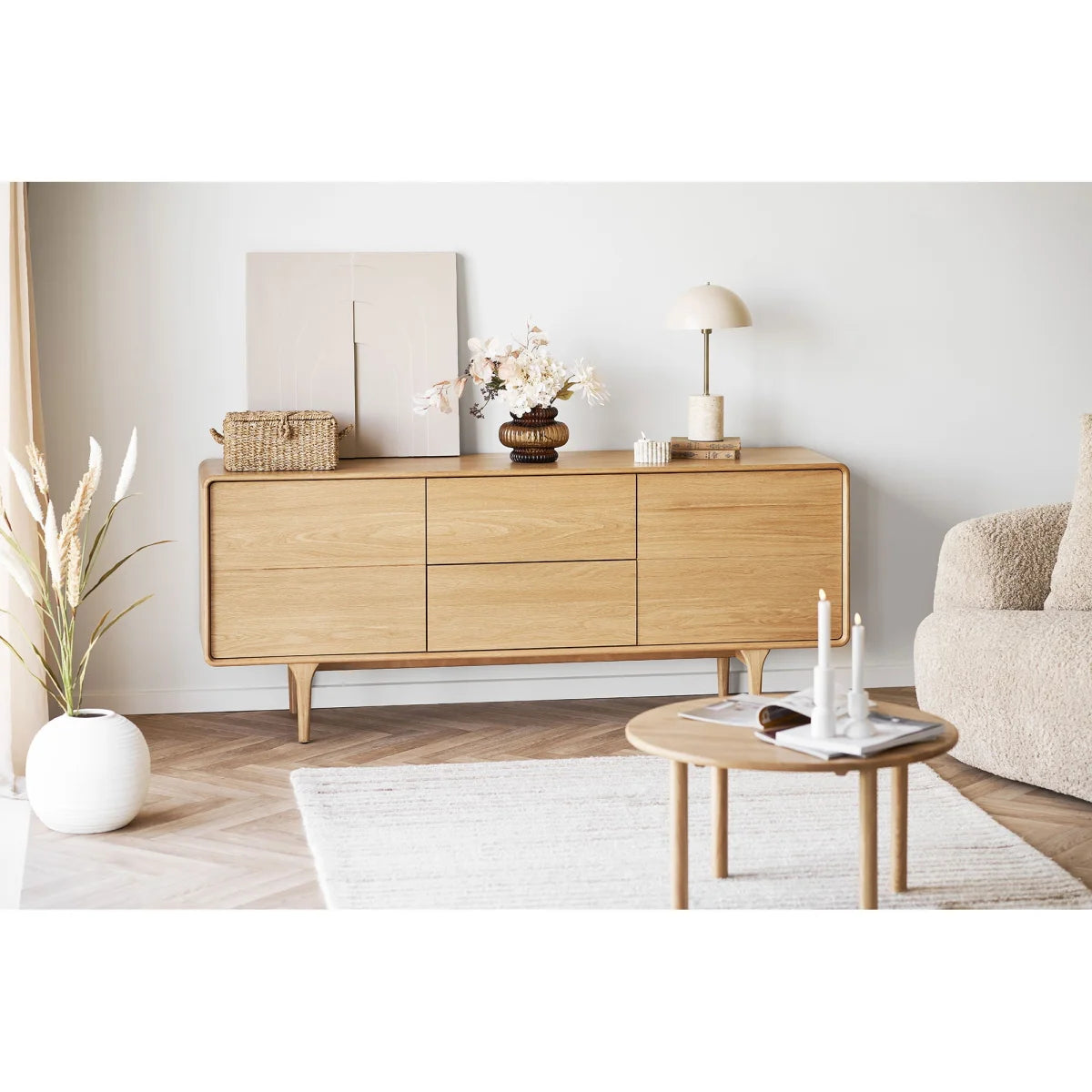 Table basse ronde en bois de chêne naturel Ø70 cm, design minimaliste