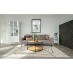 Canapé gris moderne minimaliste avec coussins texturés et table basse ronde bois clair métal noir Ø80 cm
